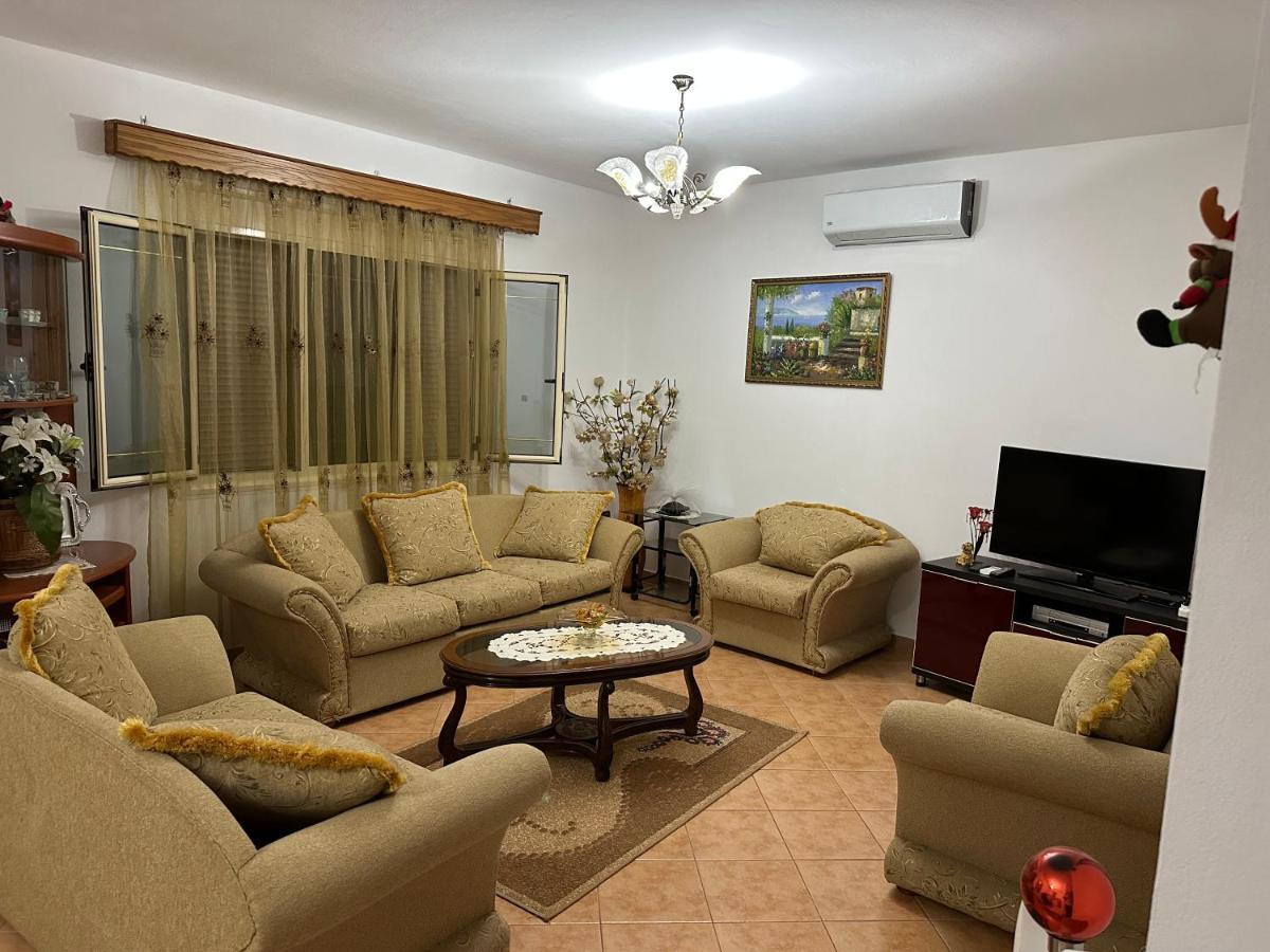 Vila Adriatik 1 Vlorë Esterno foto